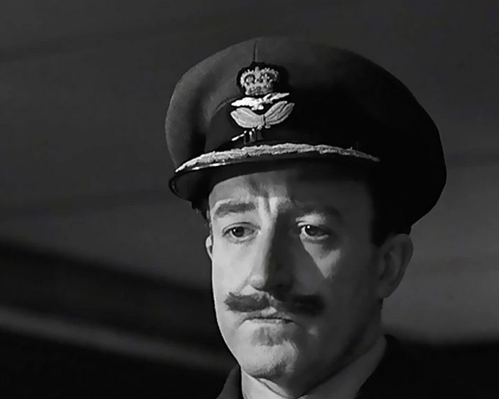 10 фильмов, в которых актёры сыграли сразу нескольких персонажей, но это не все заметили