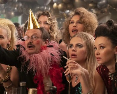 «Дворец»: Роман Полански снял пошлую новогоднюю комедию с Александром Петровым. Но зачем?